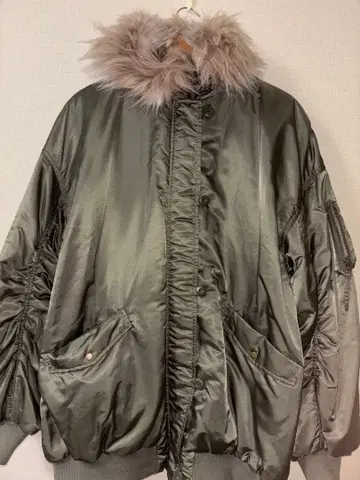 올리브 그린 루즈핏 자켓