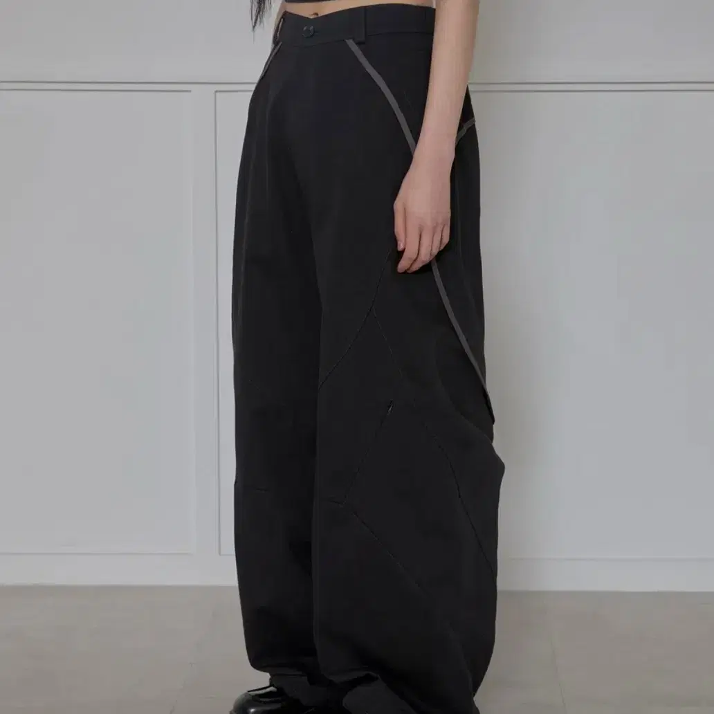 FLAREUP Asymmetrical Drape Pants（BLACK）Asymmetrical draped wide