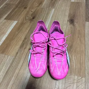 Puma 울트라 축구화 스파이크 핑크