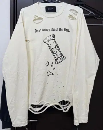 GRANCY 큐빅 디자인 그래픽 데미지 맨투맨 풀오버