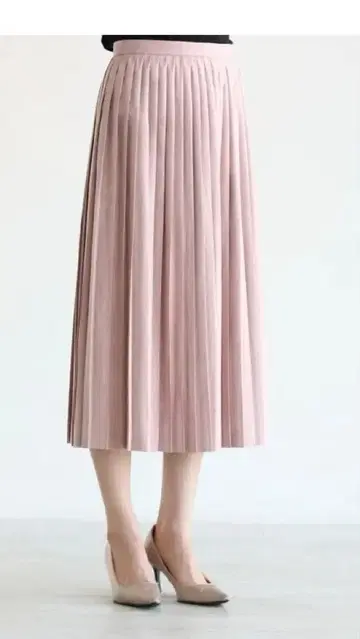 투모로우랜드 페이크 스웨이드 플리츠 스커트