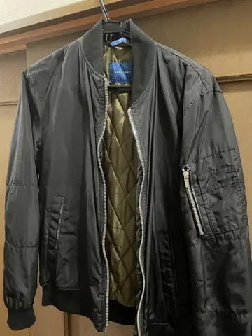 블랙 MA-1 플라이트 자켓 ZARA