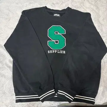 블랙 맨투맨 SUPPLIER