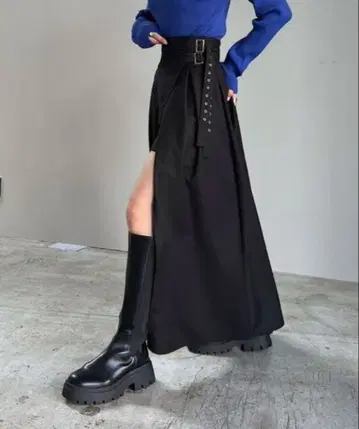 페이지 보이 도킹 랩스커트 블랙