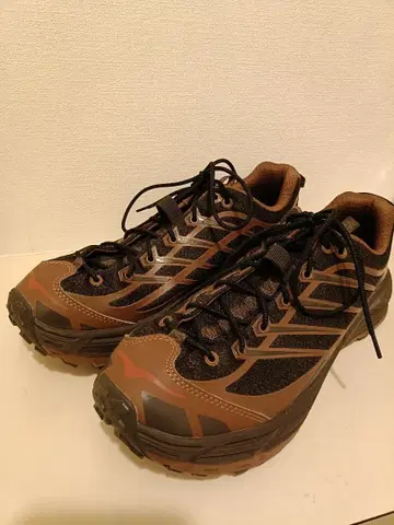 HOKA mafate three 2 브라운 스니커즈