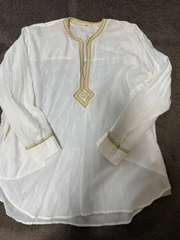 레어 자수 블라우스