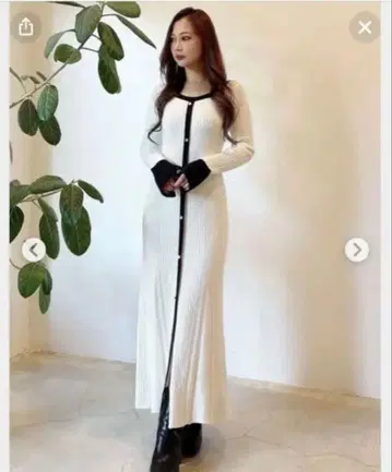 MERCURYDUO 바이컬러 플레어 슬리브 니트 원피스