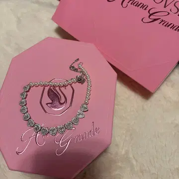 스와로브스키 아리아나 그랑데 하트 스톤 초커