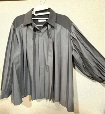 HARE 플리츠 상의