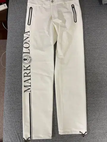 MARK LONA 화이트 팬츠 사이드 포켓 포함