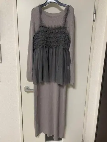 그레이 프릴 롱 니트 원피스