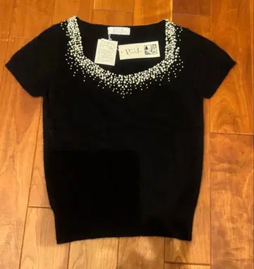 미사용 새상품 petit Poudre 반팔 니트 펄 비쥬 포함 블랙