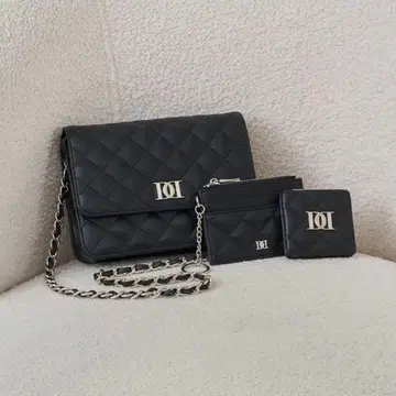 미사용 새상품 DD 로고 퀼팅 트래블 세트 BLK