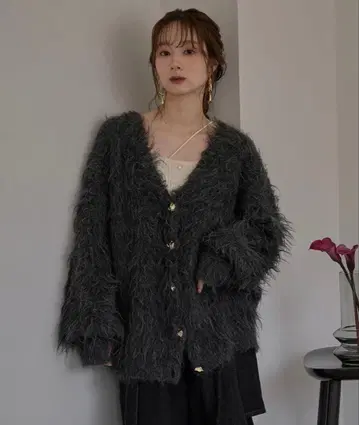 [ 예약 상품 ] mideal 뉴앙스 버튼 샤기 가디건 다크 그레이