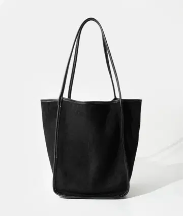 IOMMI 아이오미 파이핑 토트백 블랙 스웨이드 토트백