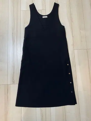 SUMI STYLE 블랙 V넥 오버롤 스커트