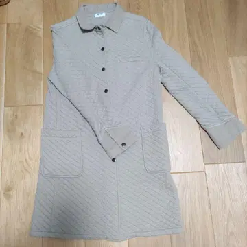 ARMEN 베이지 퀼팅 롱 코트