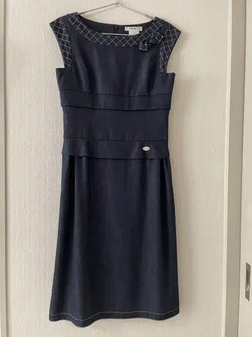 Ren 슬리브리스 무릎 기장 원피스 34