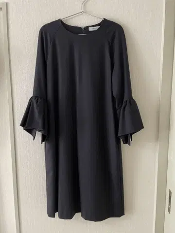 ADORE 블랙 플레어 소매 원피스 36