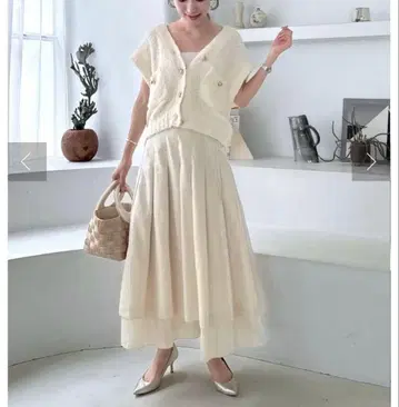 새상품 La boutique BonBon 시어 턱 스커트 베이지 36