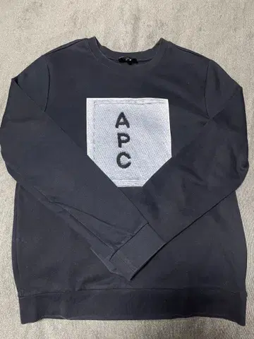 APC 네이비 로고 맨투맨