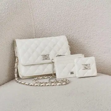 미사용 새상품 DD 로고 퀼팅 트래블 세트 WHT