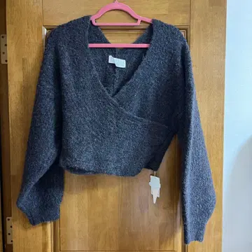 GELATO PIQUE 그레이 V넥 크롭 카슈쿨 스웨터