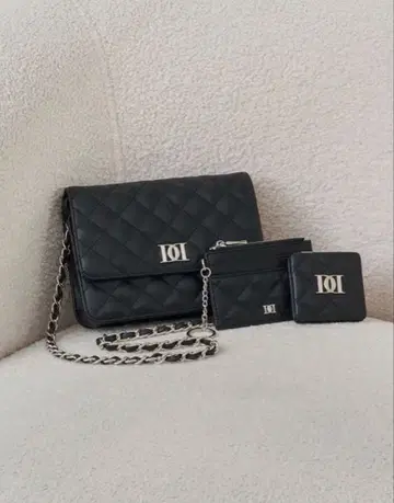 Darich DD 로고 퀼팅 트래블 세트 블랙