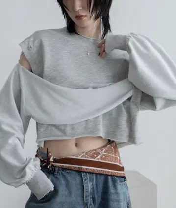 [ 완판템 ] VACANCY 비대칭 안감 사용 트레이닝 상의 그레이