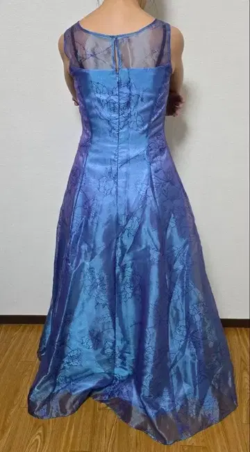 블루의 A라인 드레스