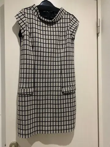 유키사부로 와타나베 무릎 기장 원피스