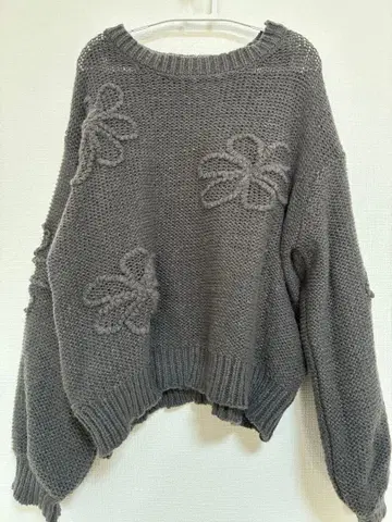 그레이 꽃 무늬 니트 스웨터 긴팔