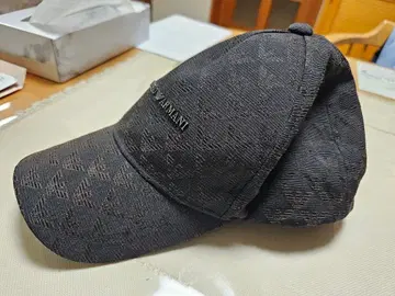 엠포리오 아르마니 캡