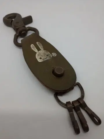 [ USED ] CUNE 고츠이 가죽 키링 약간의 데미지 있음