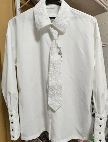 (미사용품) HARE 부품 부착 넥타이 셔츠