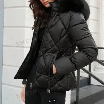 새상품급 블랙 퍼(fur) 포함 다운 자켓