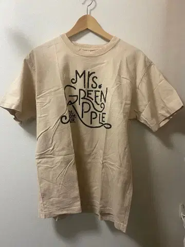 Mrs. Green Apple T셔츠 베이지