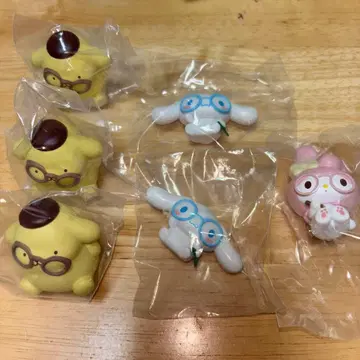 산리오 캡슐 토이 안경 소녀