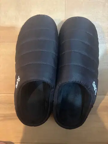 SUBU 블랙 퀼팅 샌들