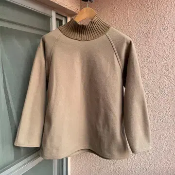 콜라주 개럴개런트 스웨터