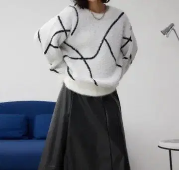 AZUL 뉘앙스 라인 패턴 니트