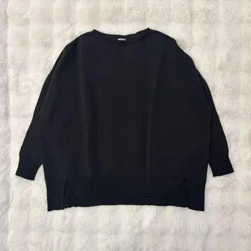 블랙 니트 슬릿 긴팔