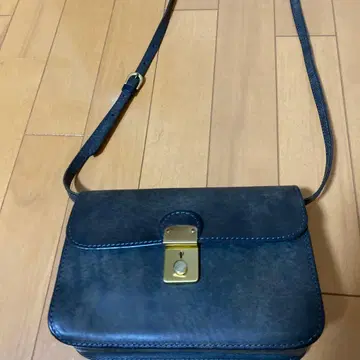 네이비 가죽 숄더백