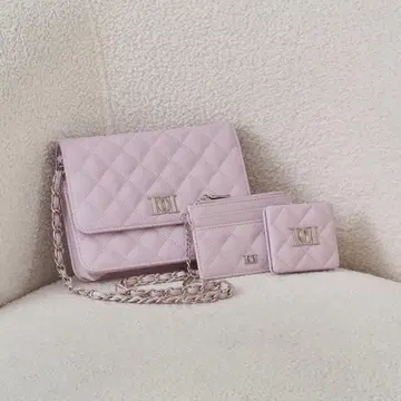 미사용 새상품 DD 로고 퀼팅 트래블 세트 PUR