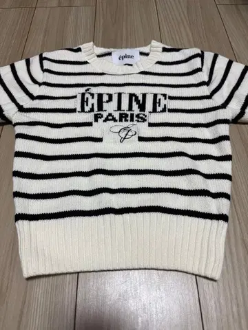 에핀 스트라이프 반팔 니트 스웨터