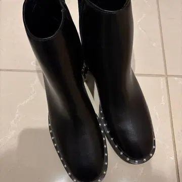 [미사용 새상품] 아키론 x Donoban 펄 숏부츠 M 사이즈