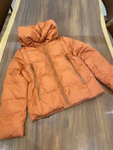 오렌지 다운 자켓 후드 부착