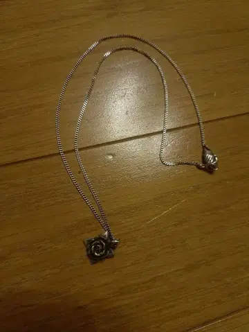 CLUCT 클럭 목걸이