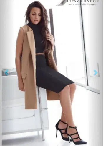 Lipsy 크롭탑과 펜슬 스커트 니트 셋업 블랙