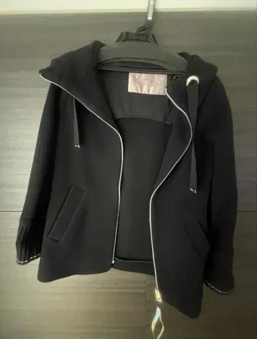 Herno 울 자켓 사이즈 40 블랙 하자품